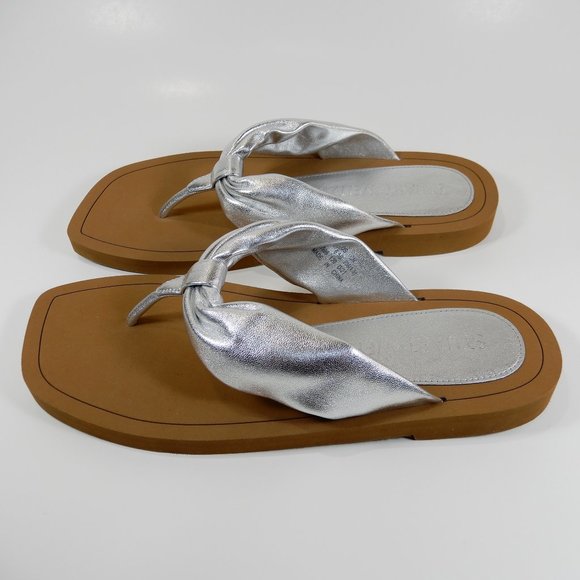 STUART WEITZMAN Cassie Flat SANDALS Size 37 6.5 Silver Metallic Leather NEW $250 - Picture 2 of 10